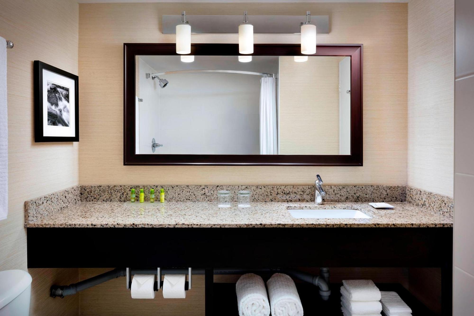 Delta Hotels By Marriott Sault Ste. Marie Waterfront Exterior foto